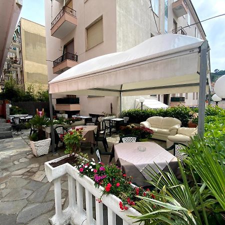 Hotel Riz Финале Лигуре Экстерьер фото