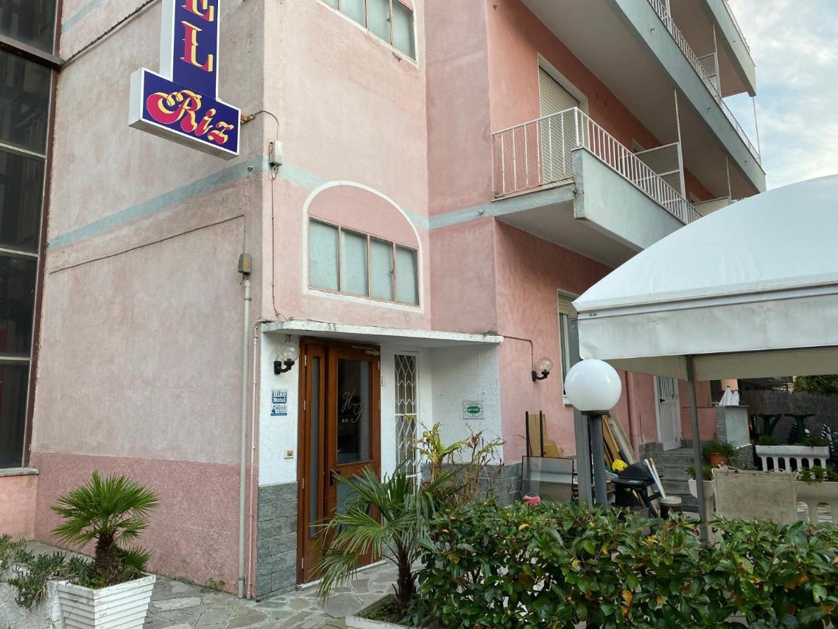 Hotel Riz Финале Лигуре Экстерьер фото